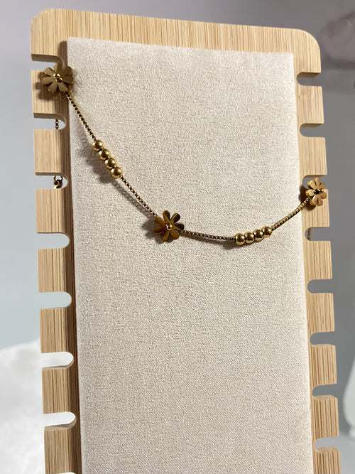 Floral motif anklet