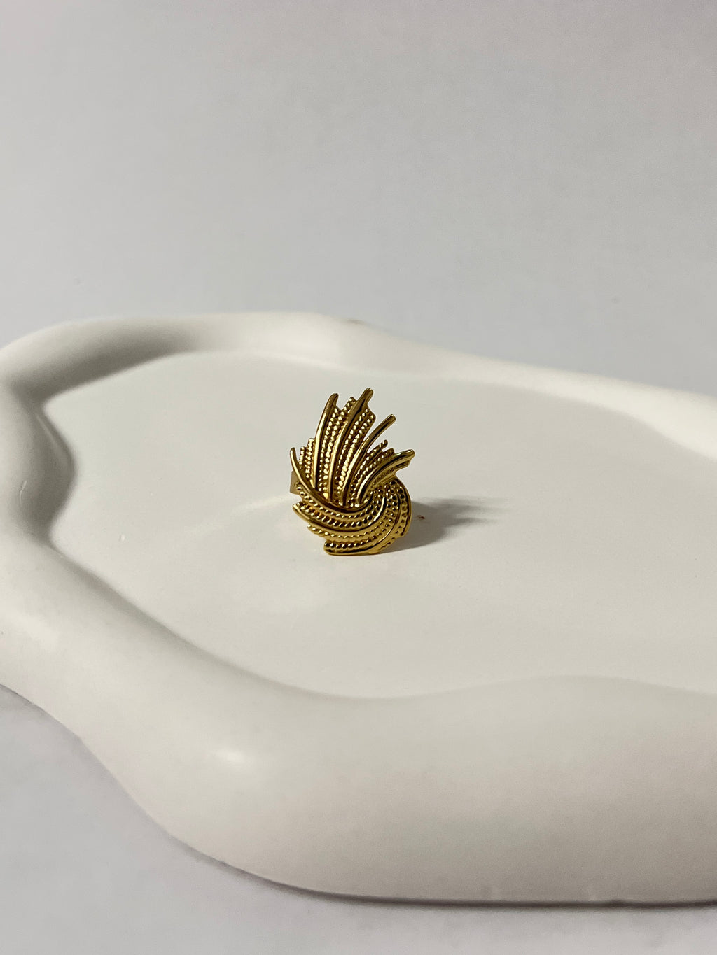 Seoul fluid muse ring