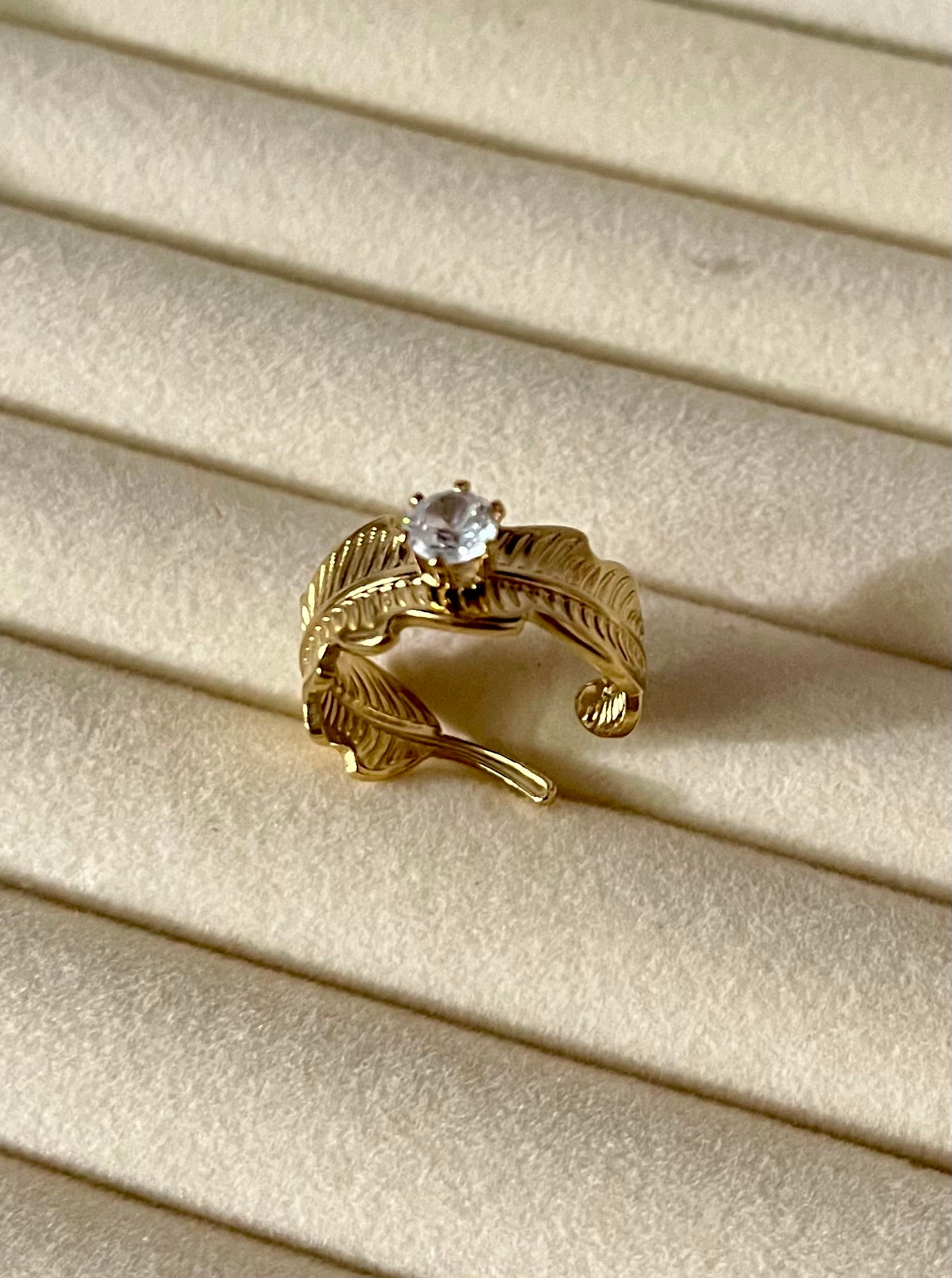 Seoul demi leaf ring