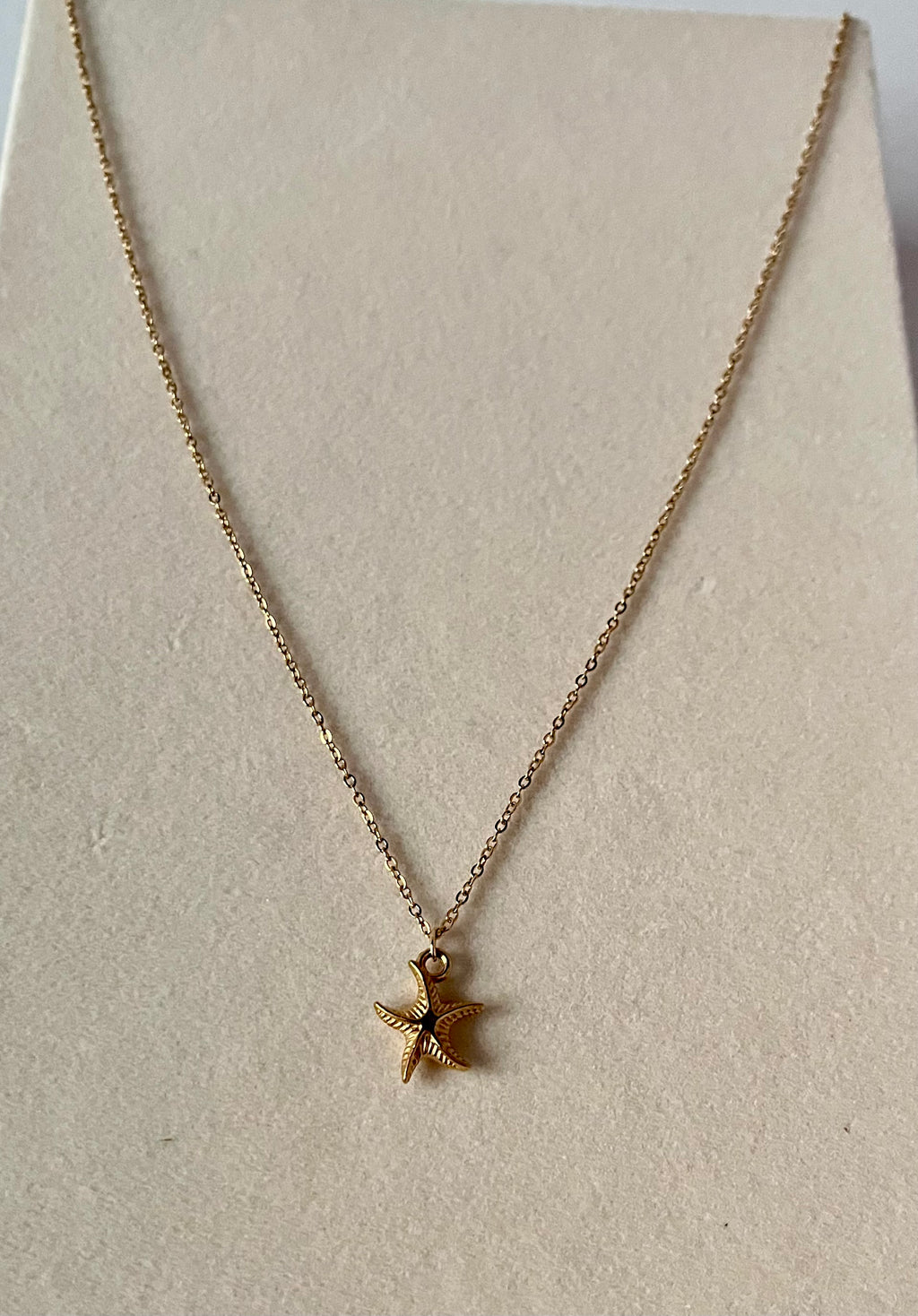 Trishya tiny star pendant