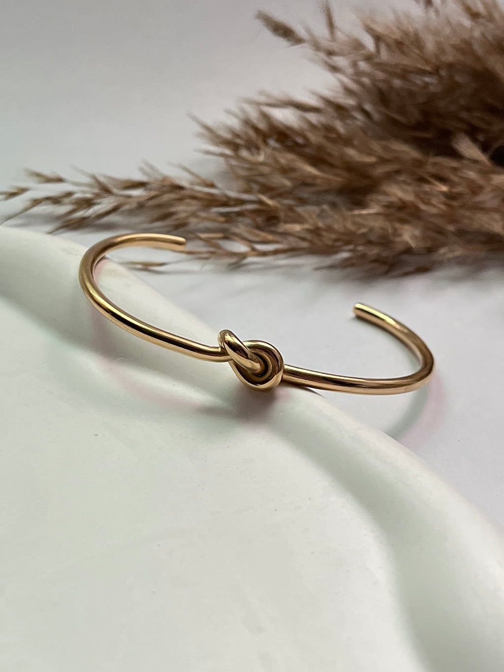 Seoul love knot bracelet