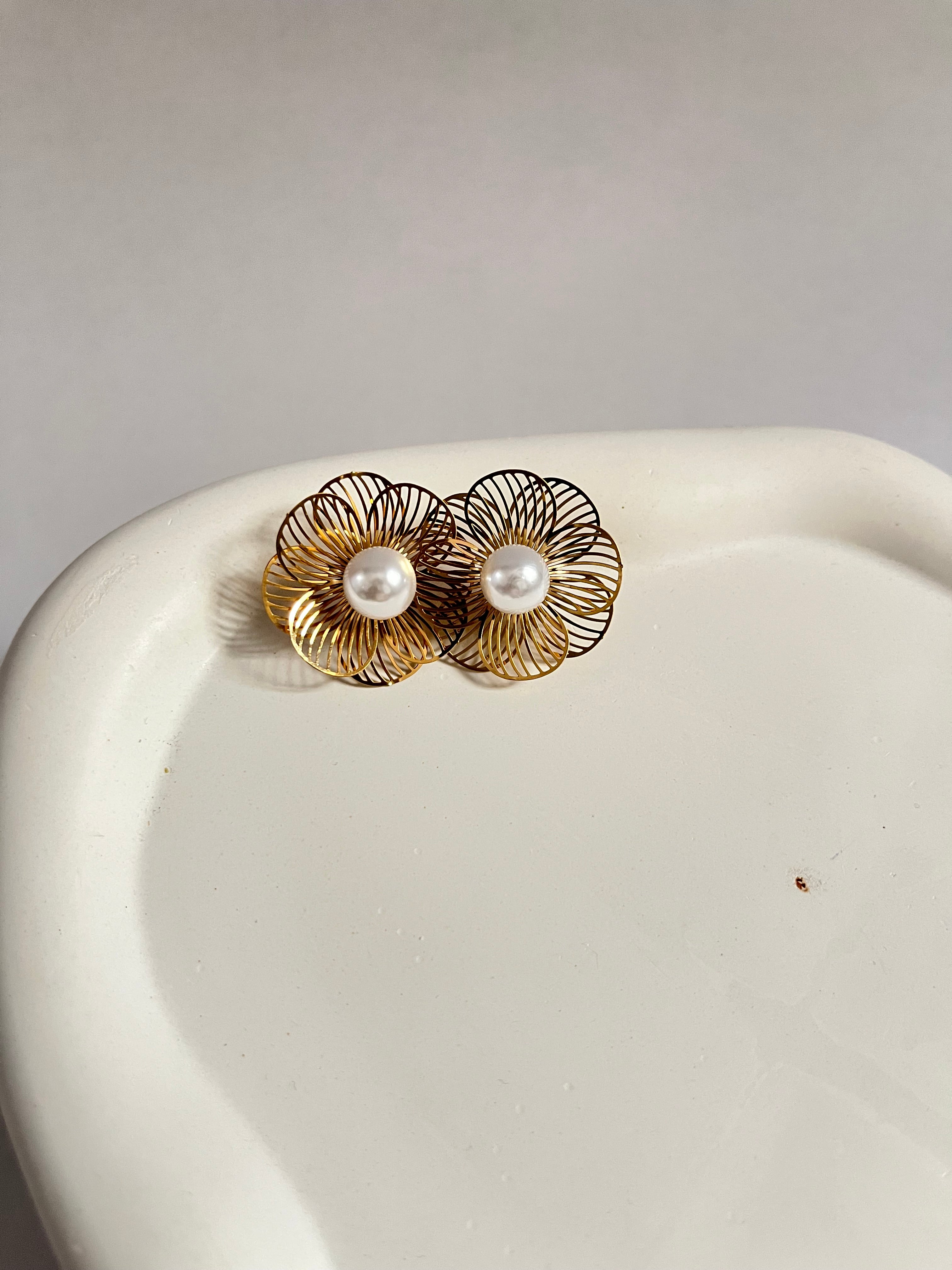 Trishya pearl flower