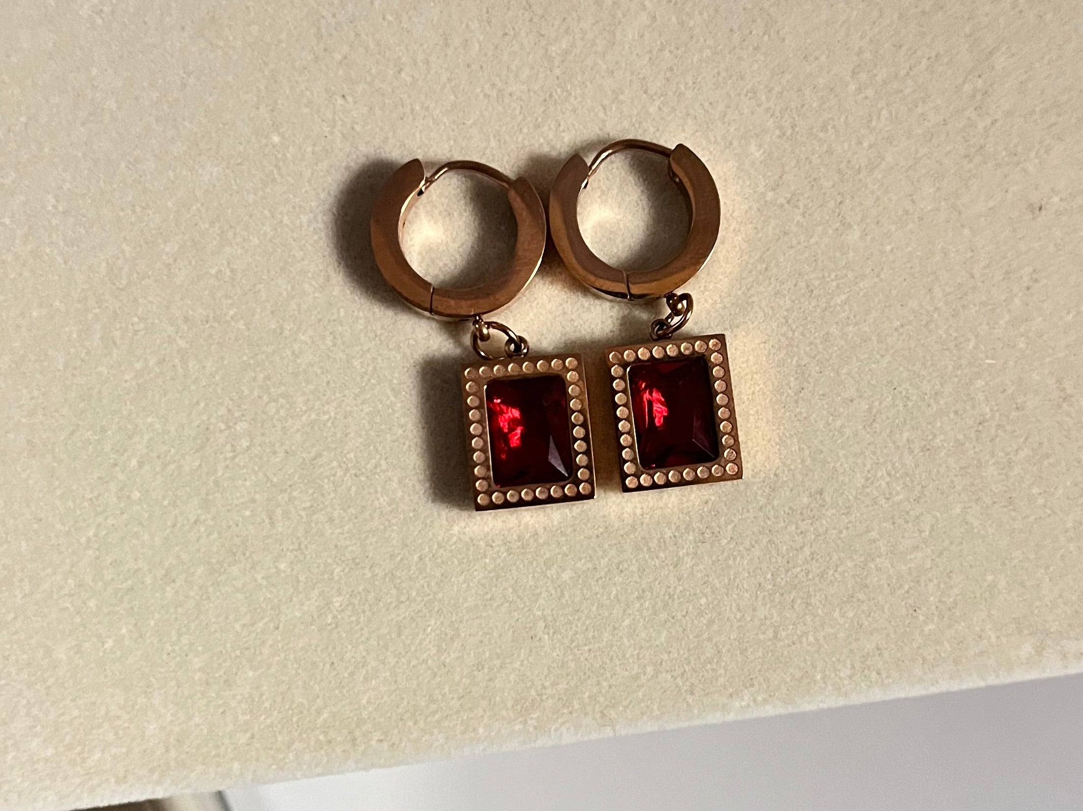 Seoul red box hoops