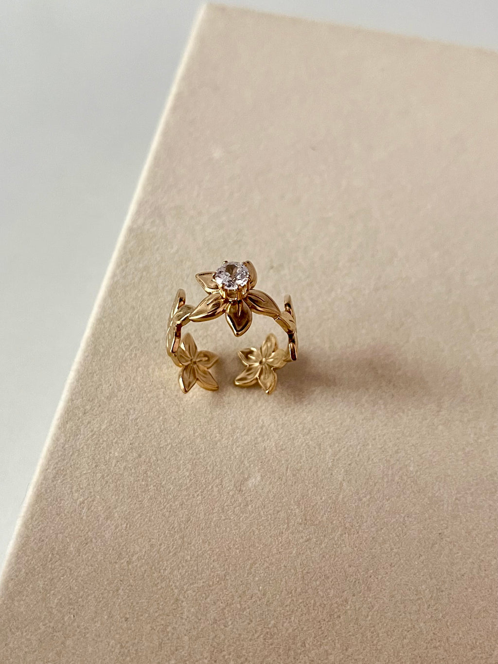 Seoul demi flower ring