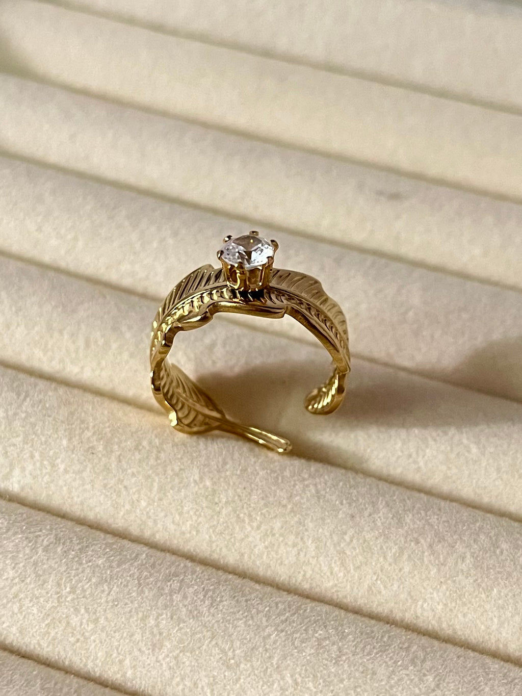 Seoul demi leaf ring
