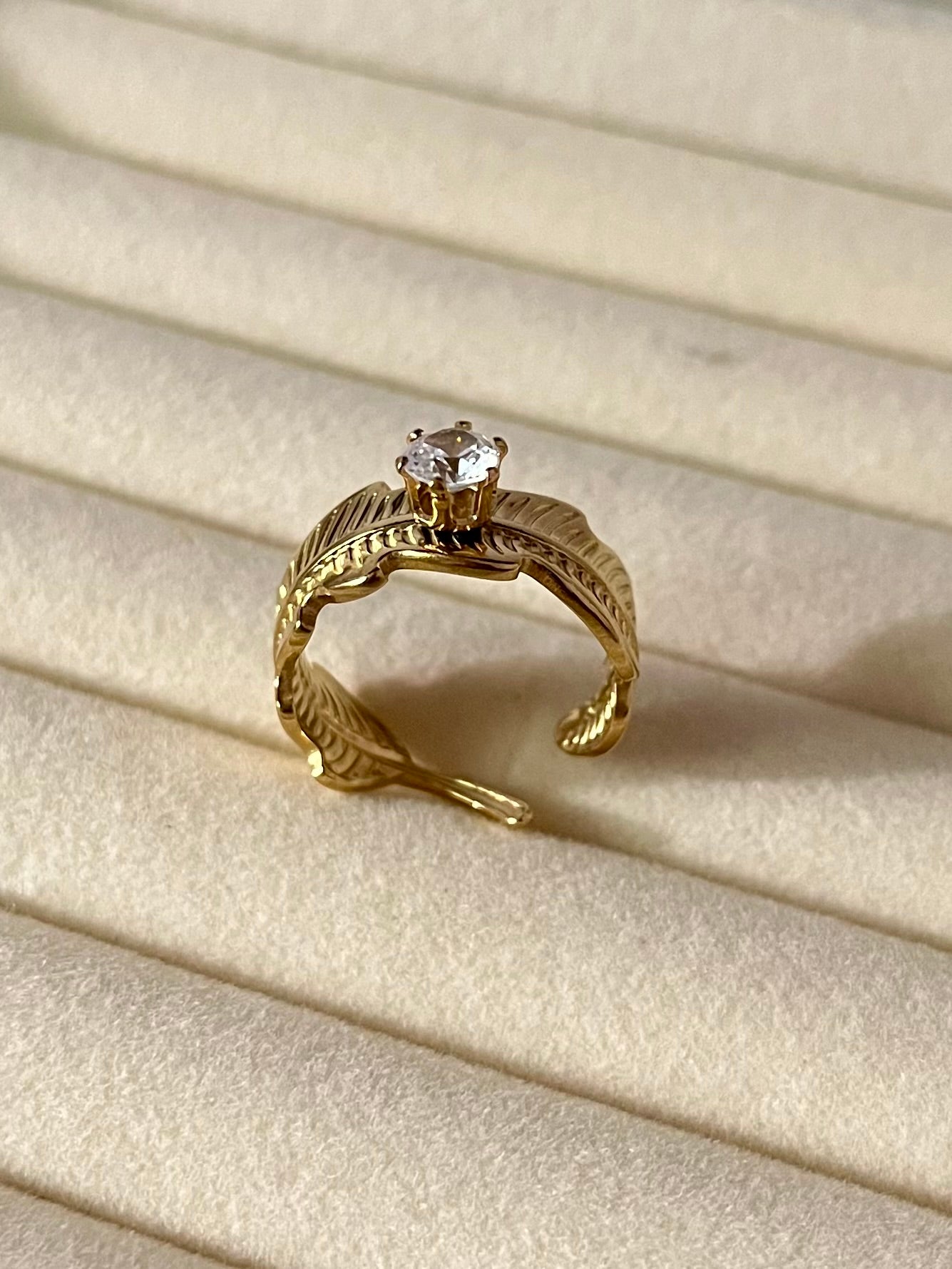 Seoul demi leaf ring