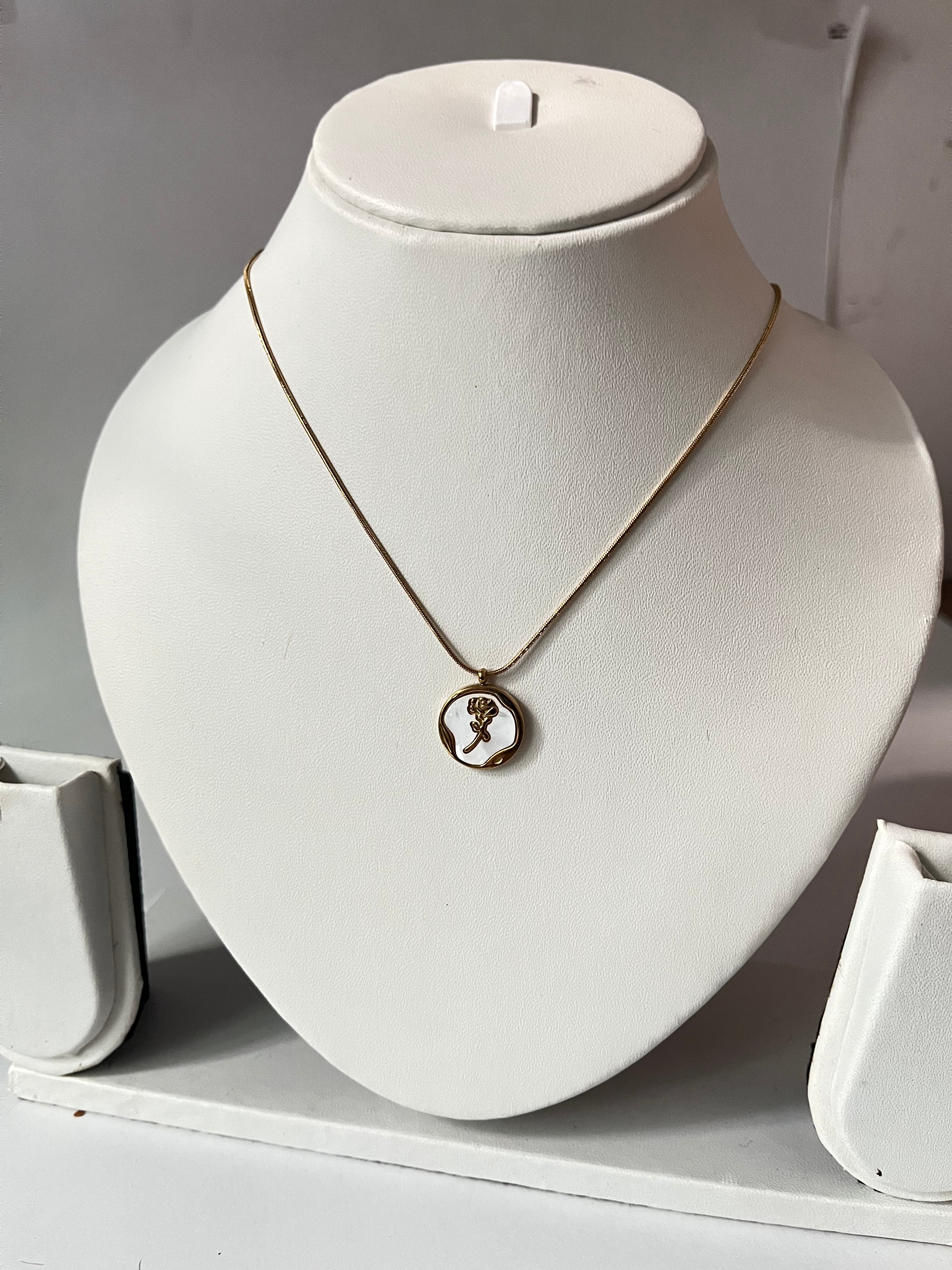 Seoul rose pendant
