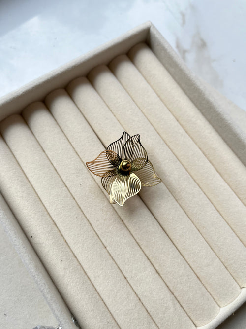 Luna bloom ring