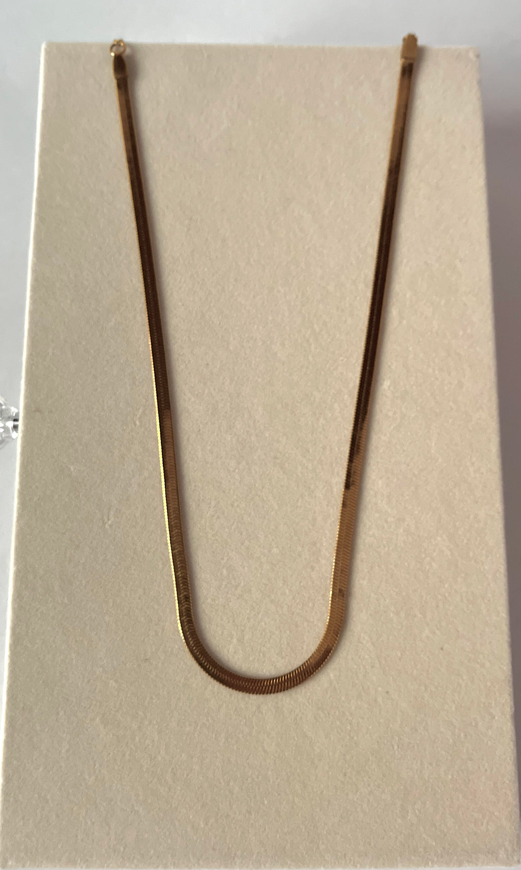 Seoul serpent neck chain