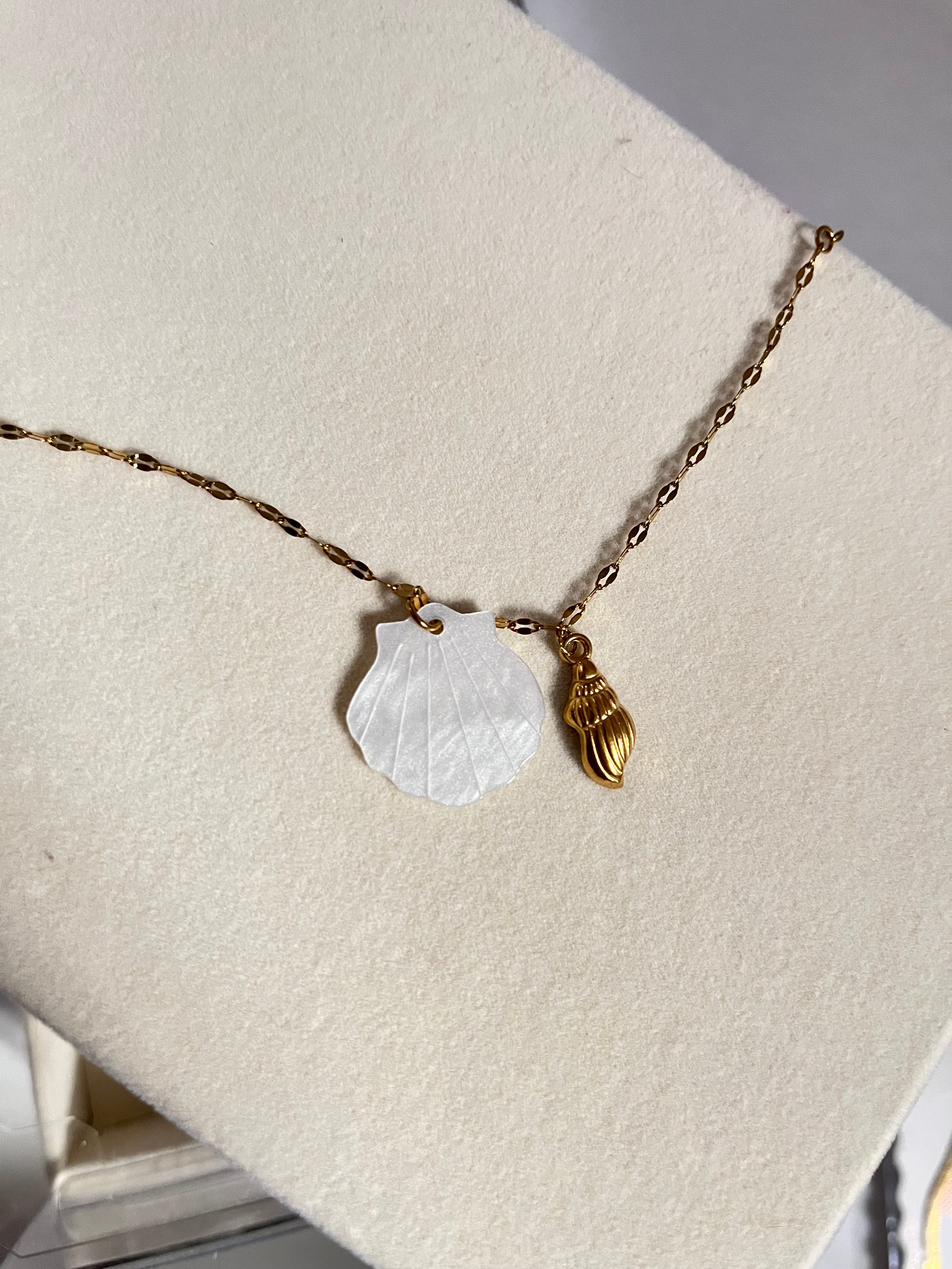 Trishya sea shell bracelet