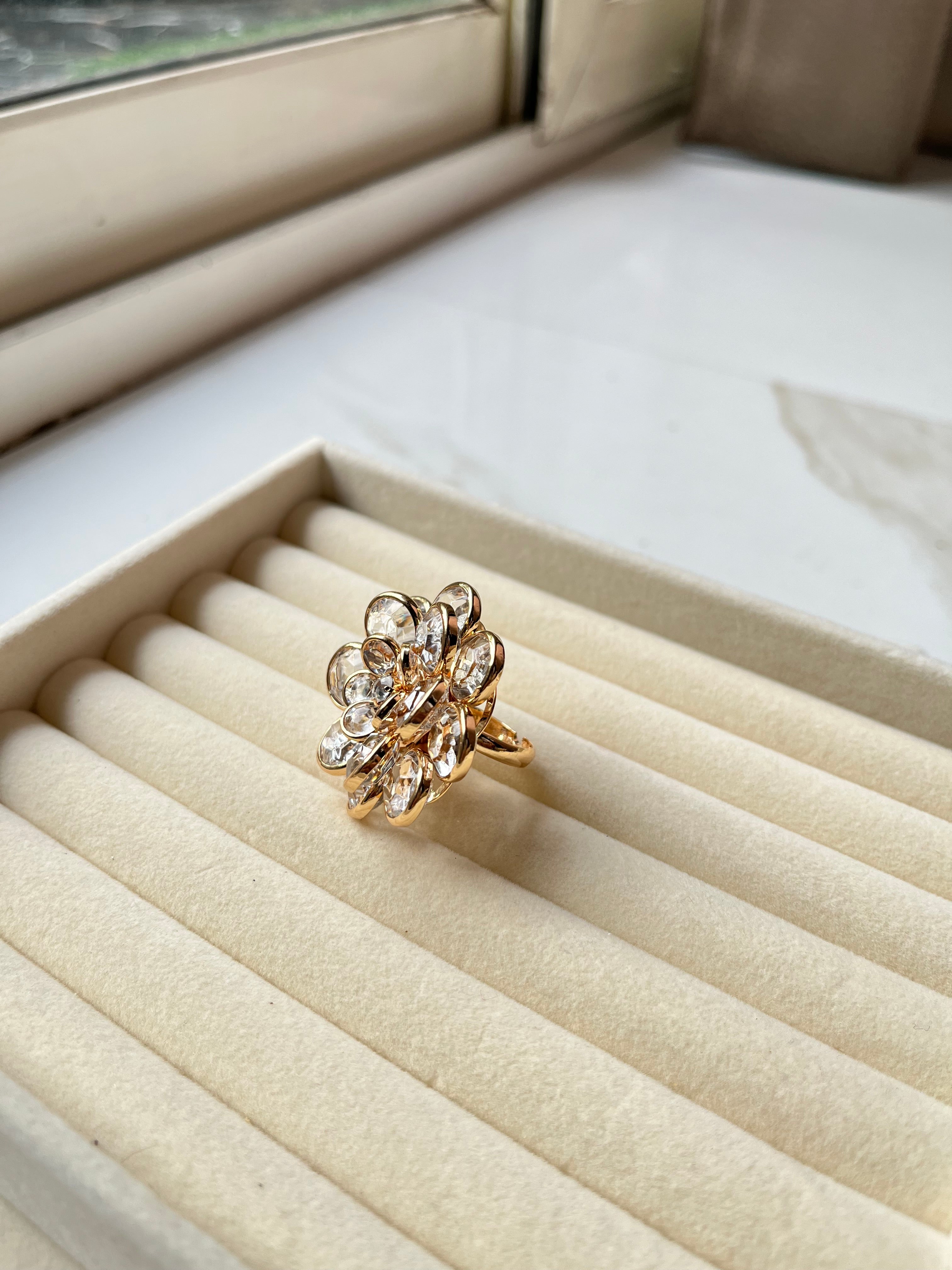 Diamond dew flower ring