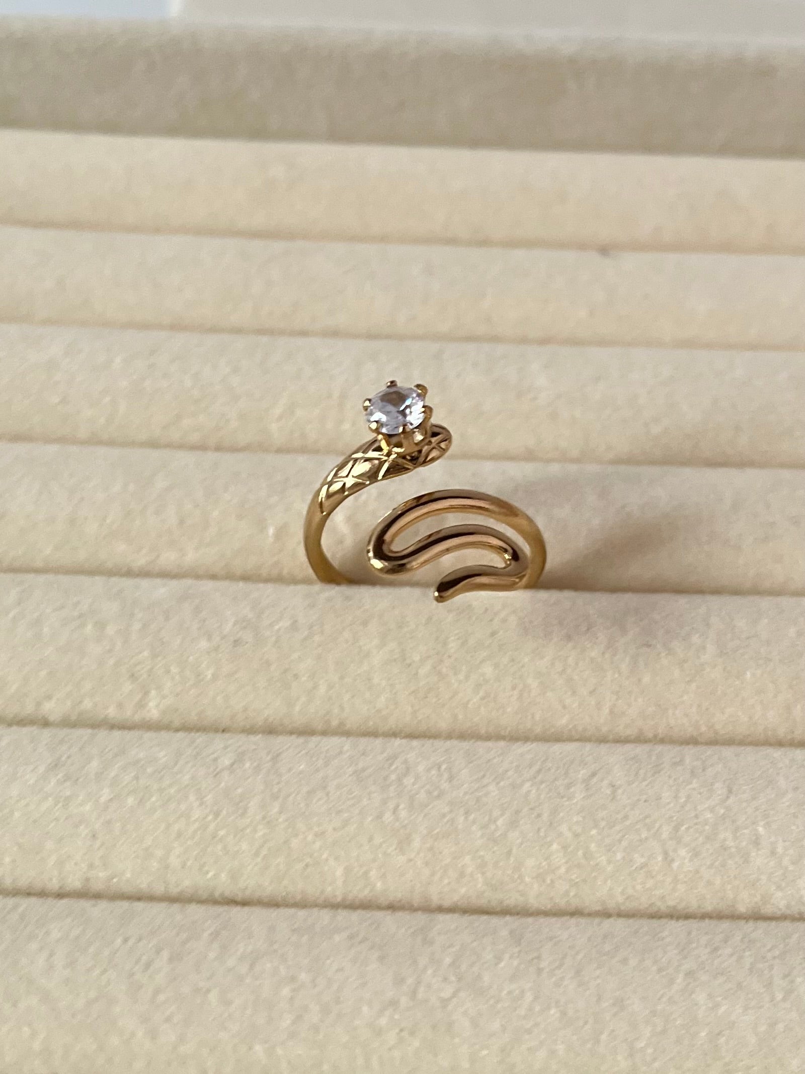 Seoul semi serpent ring