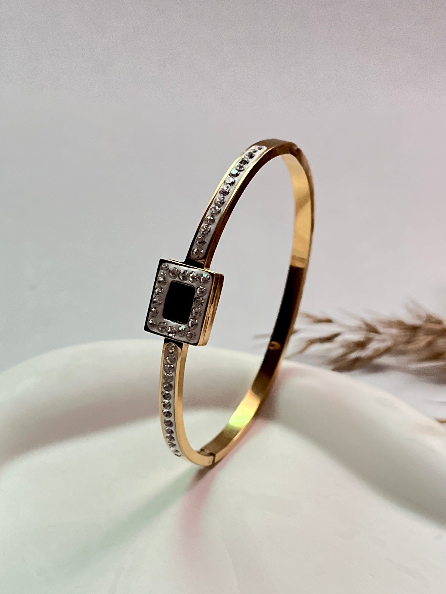 Seoul black square bracelet