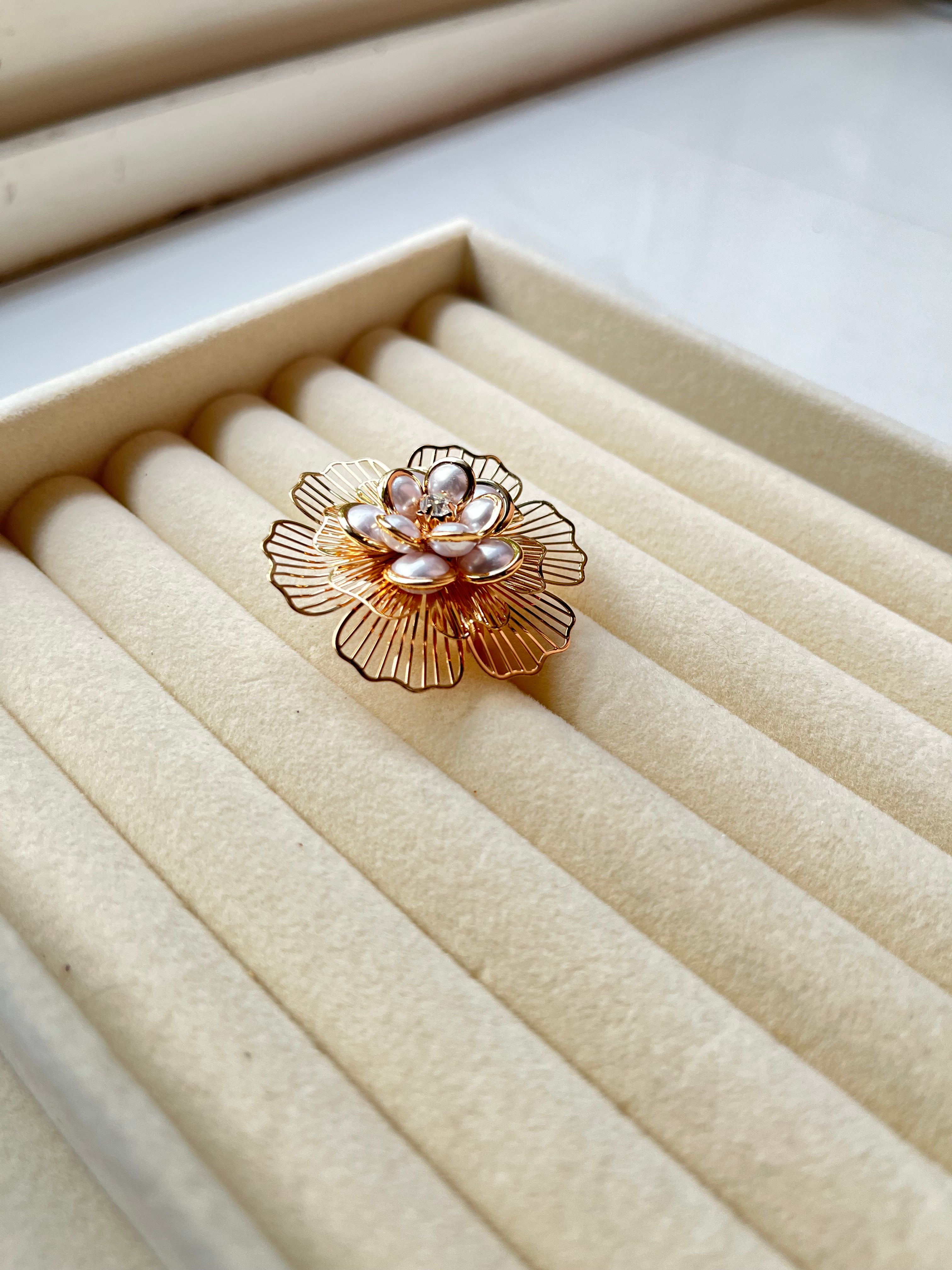 Rose bloom ring