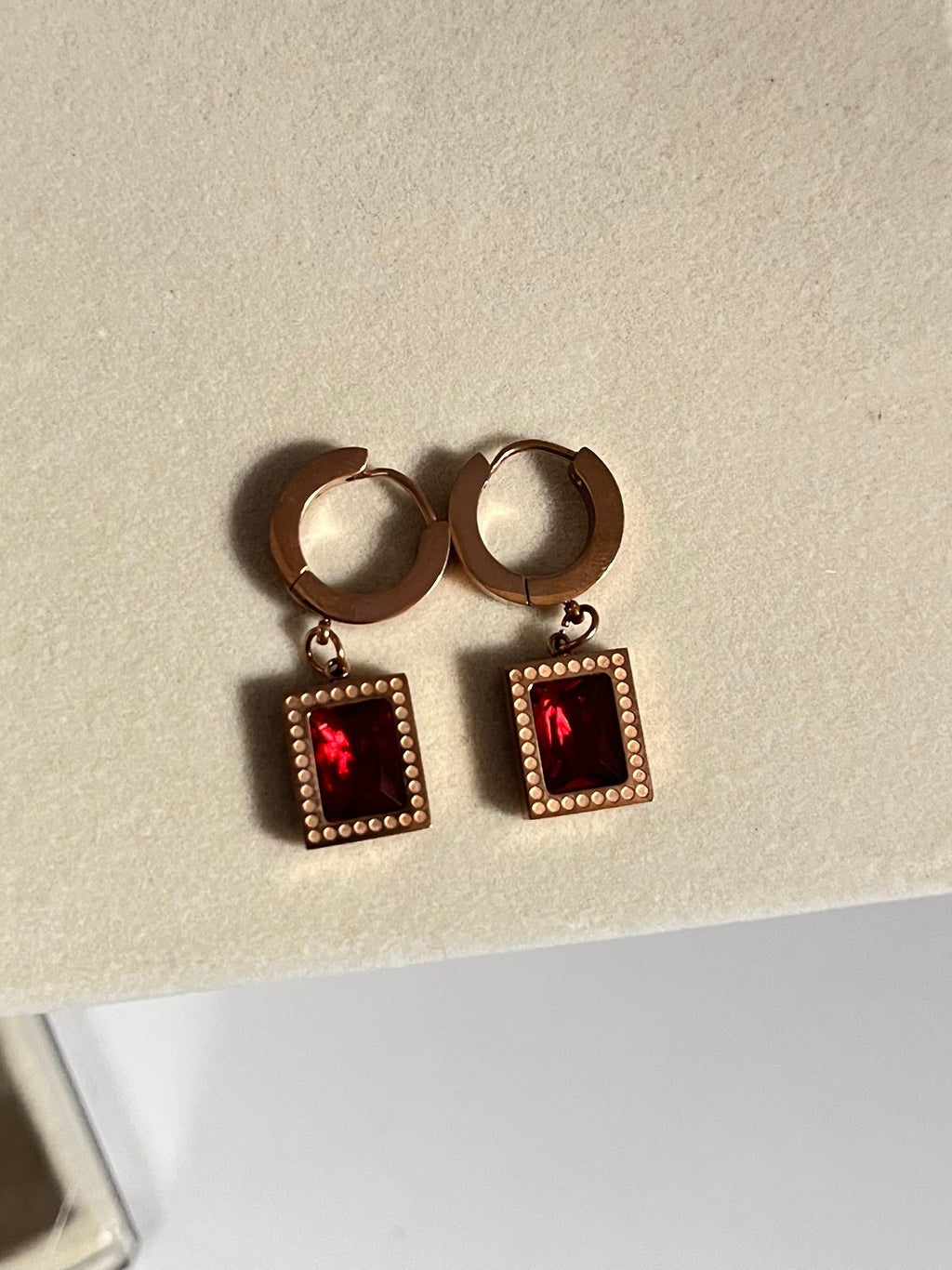 Seoul red box hoops
