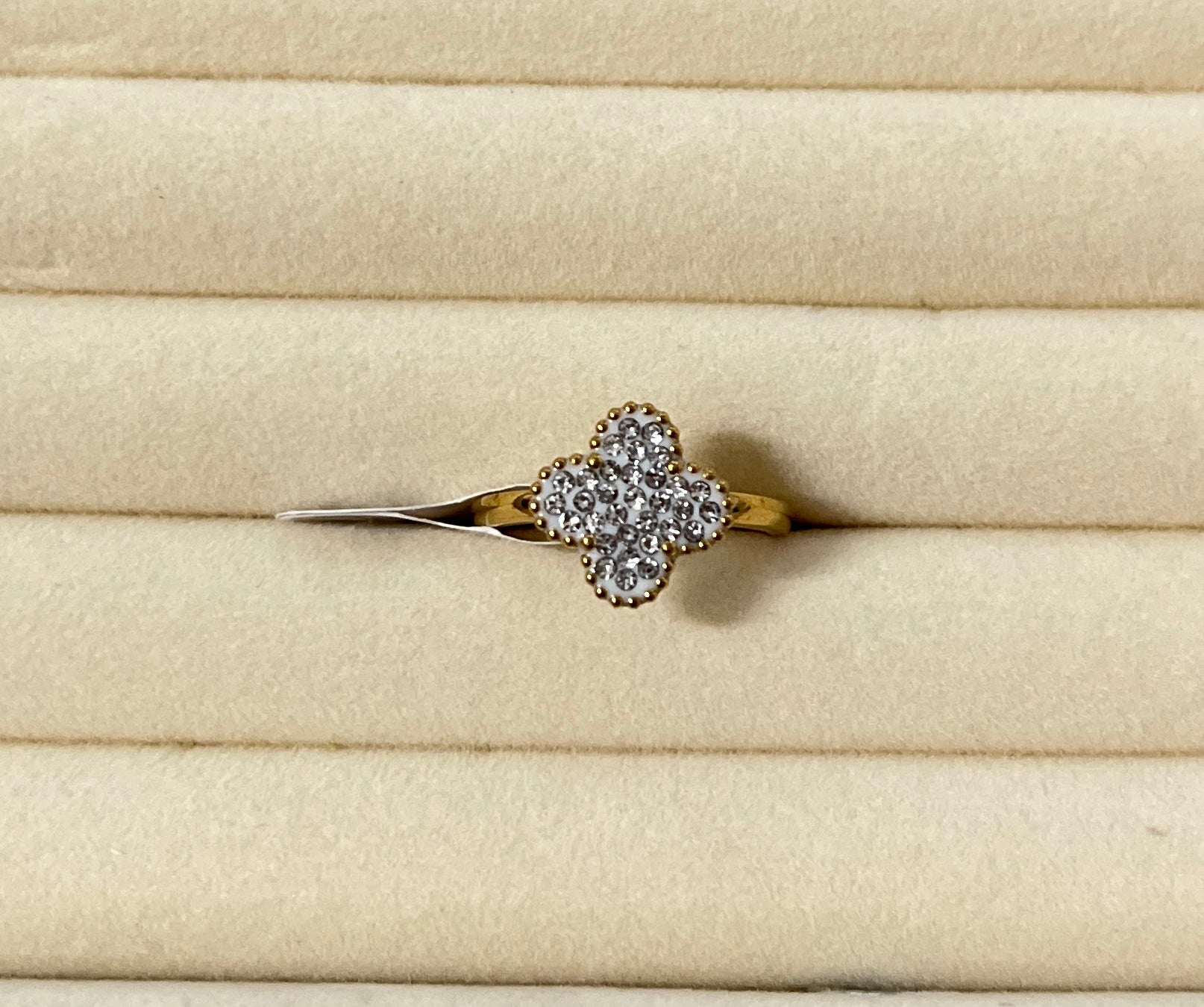 Trishya crystal flower ring