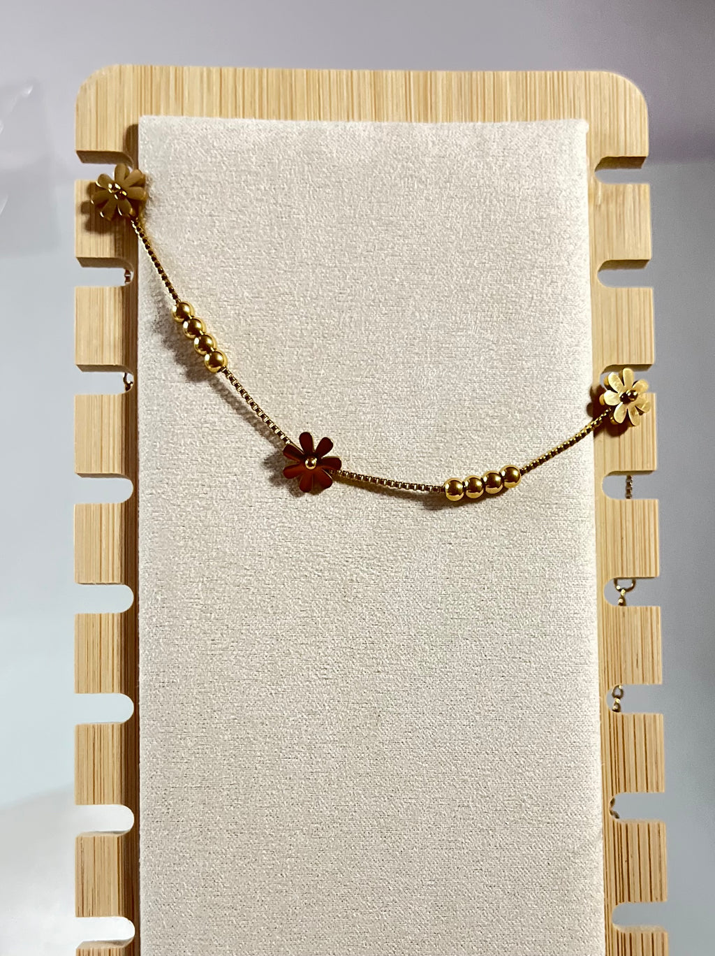 Floral motif anklet
