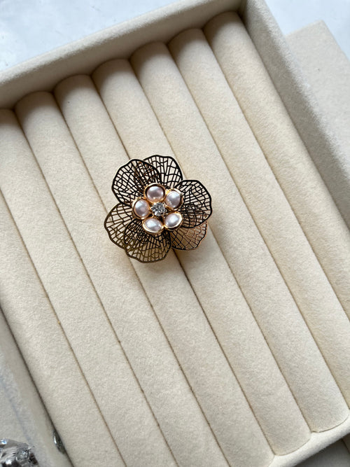 Eternal petal ring