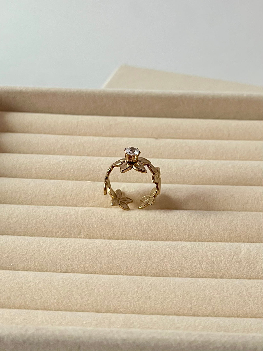 Seoul demi flower ring