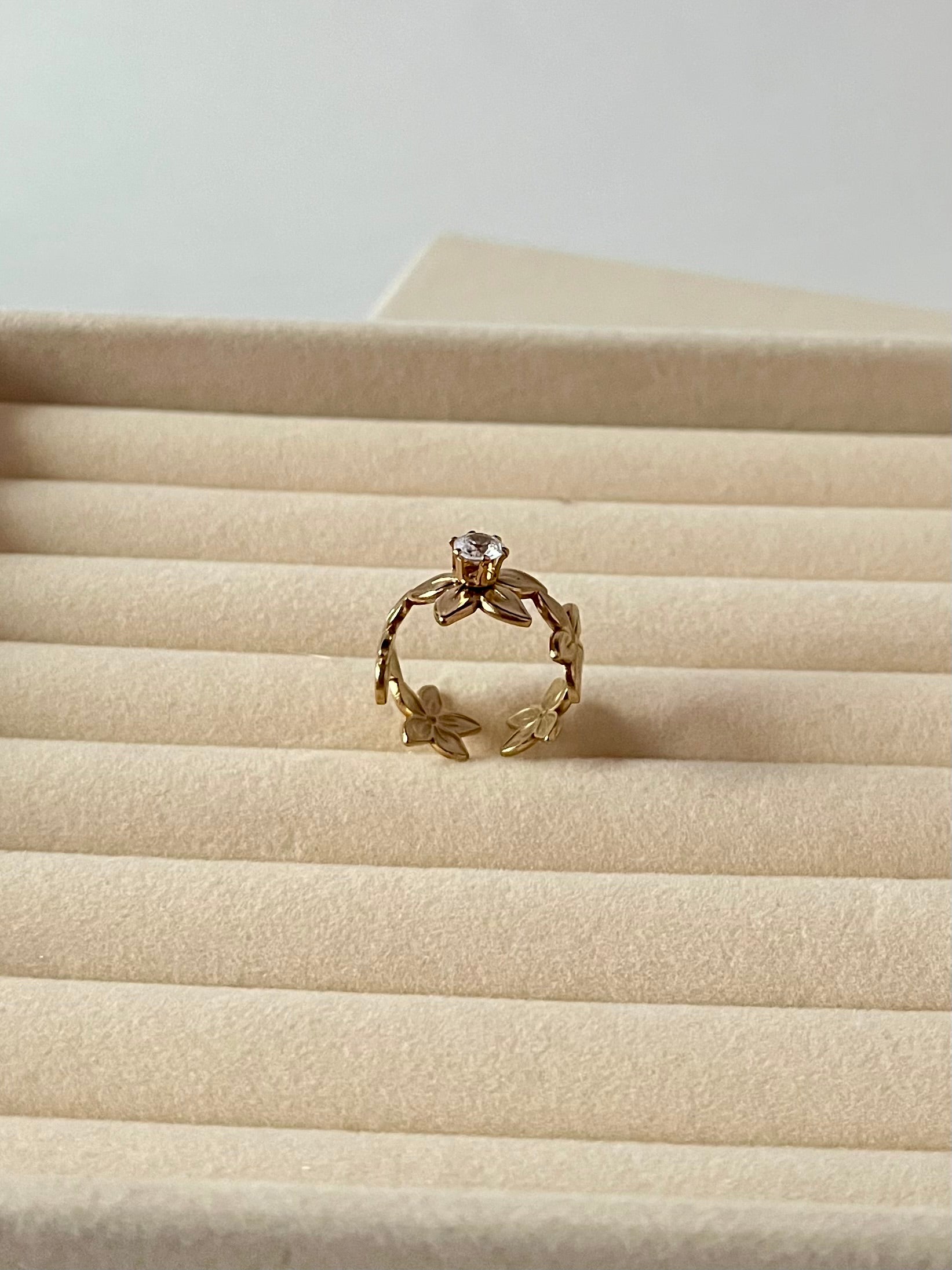Seoul demi flower ring