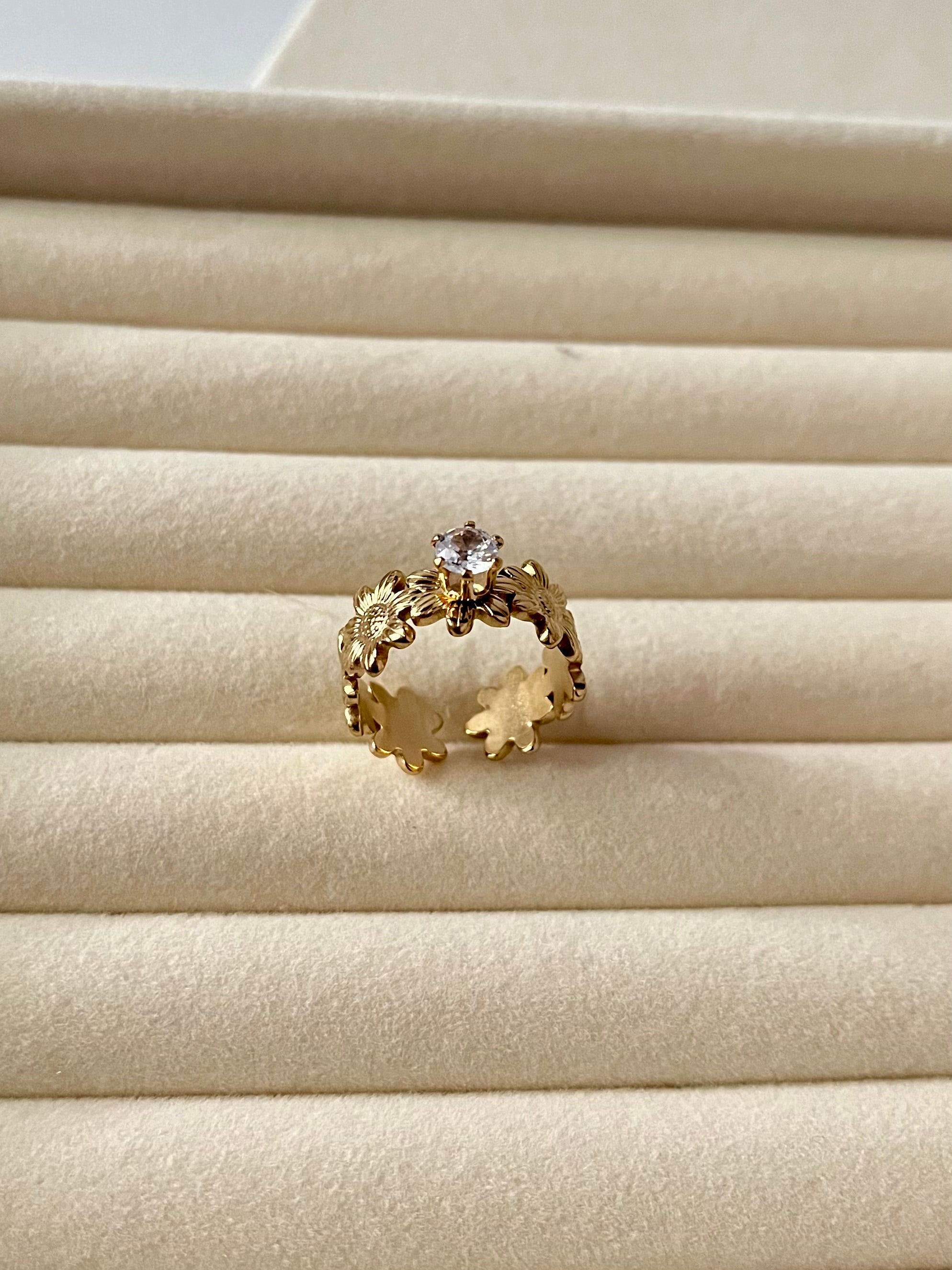 Seoul golden flower ring
