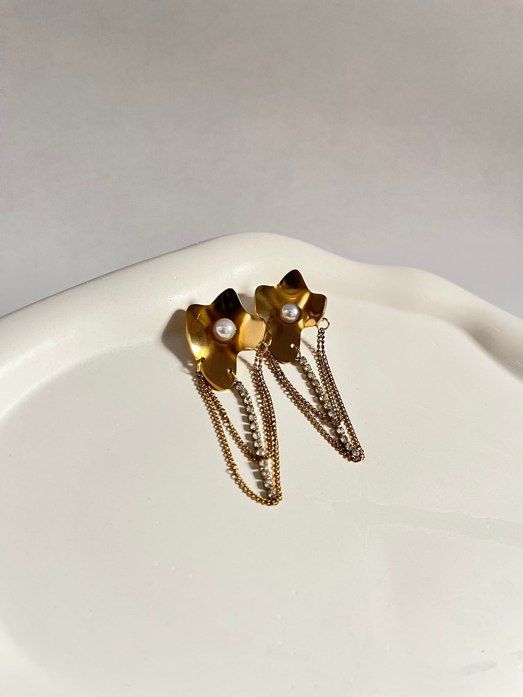 Trishya pearl drip chain