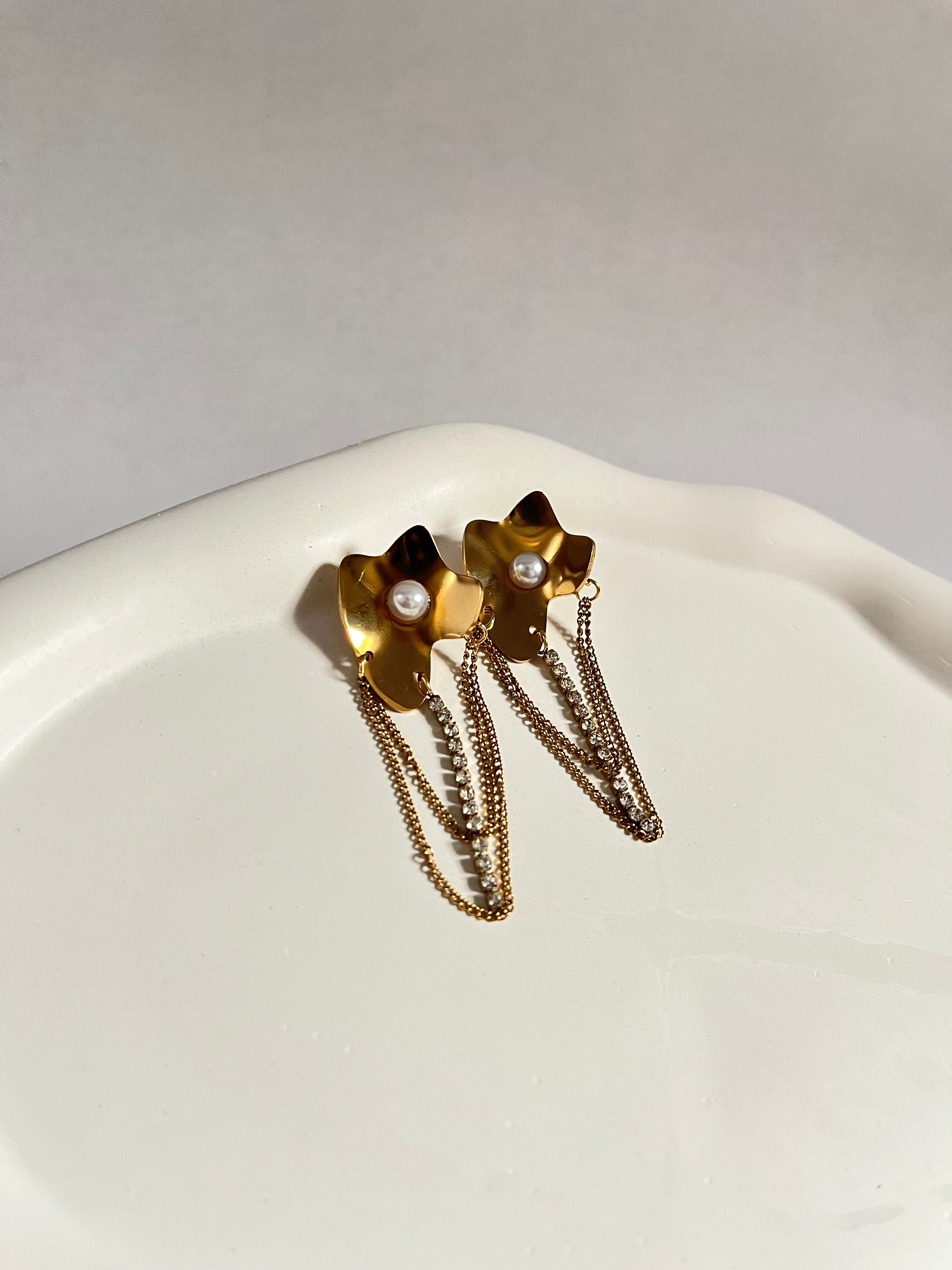 Trishya pearl drip chain