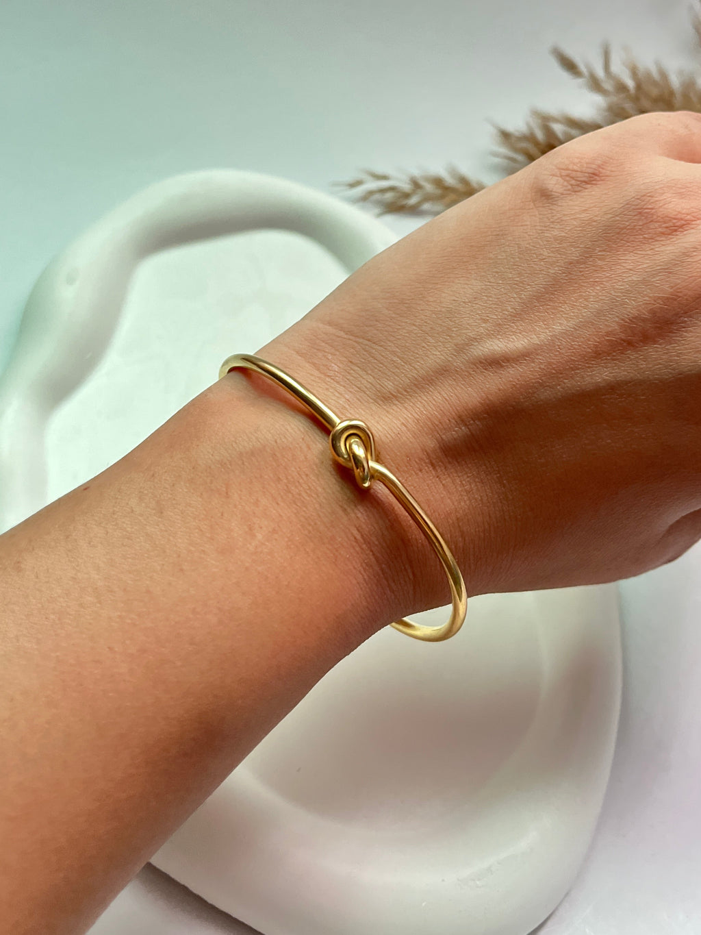 Seoul love knot bracelet