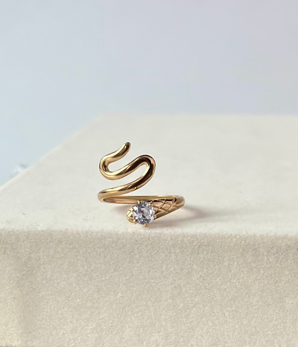 Seoul semi serpent ring